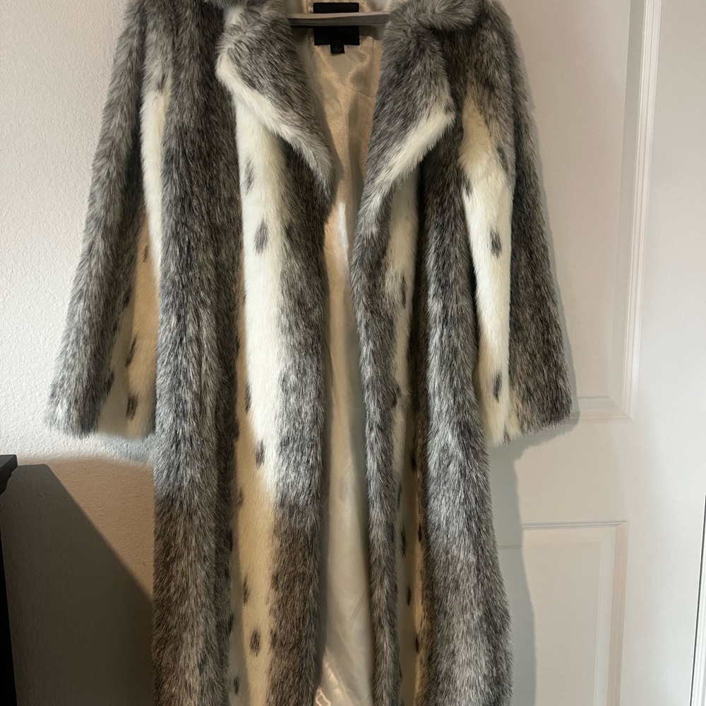 Tally Ho Shimmering Silver and White Coat